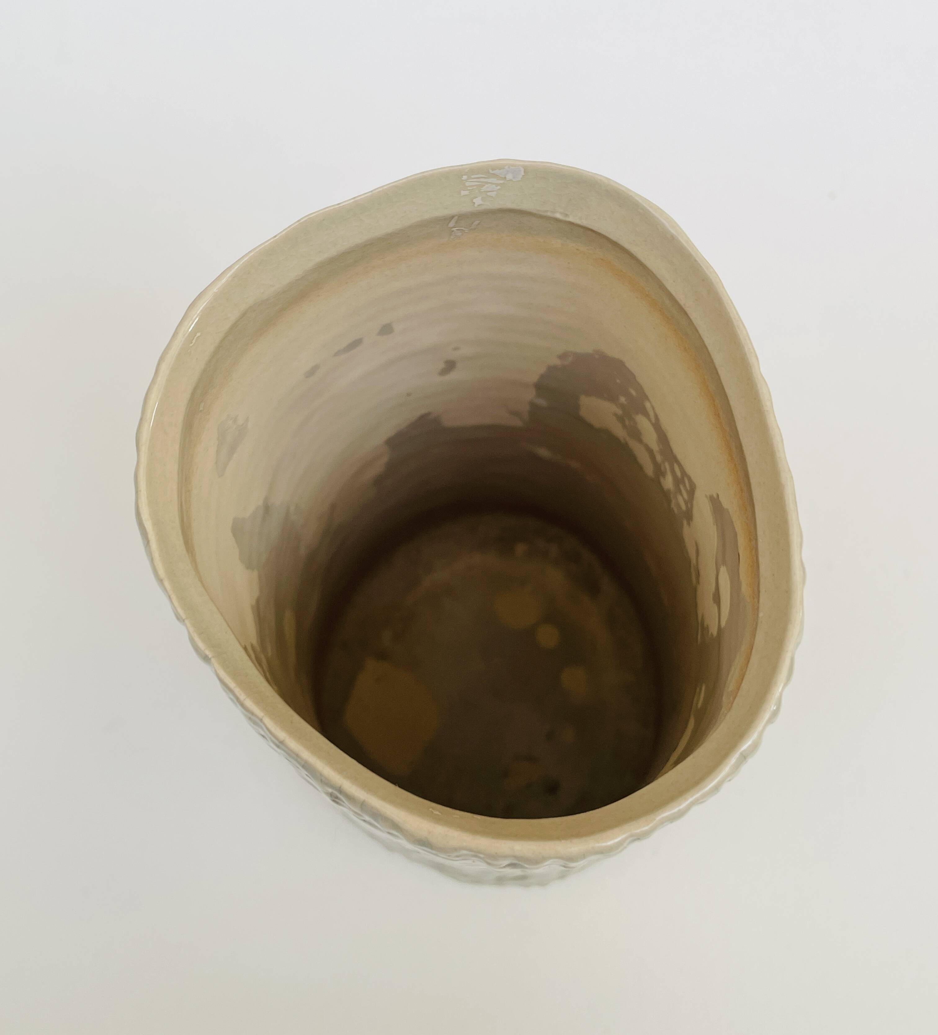 Textured artisanal vase – wabi-sabi / japandi ceramic