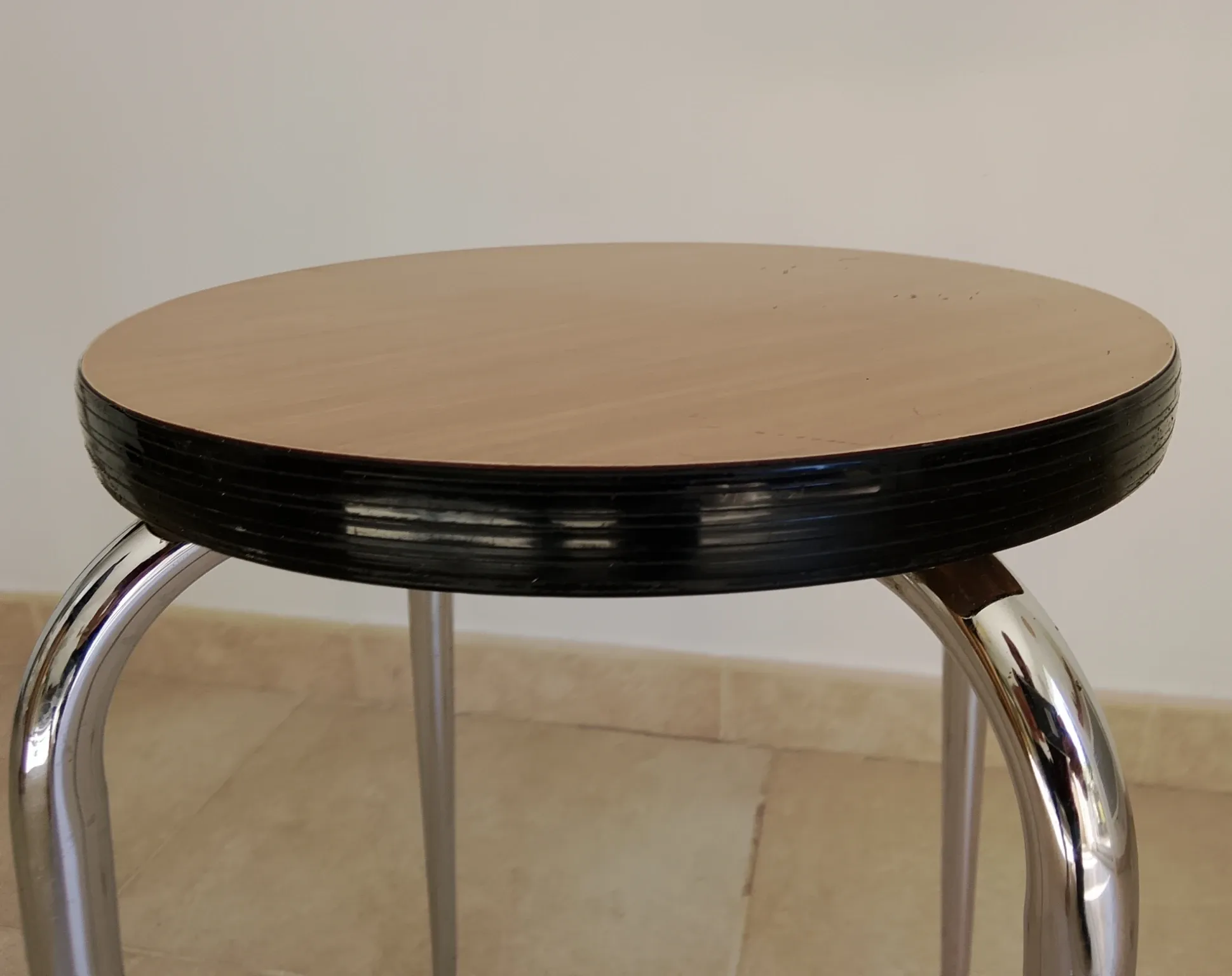 Tabouret rond vintage en formica années 70