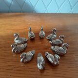Set of 10 place-marked swans with names