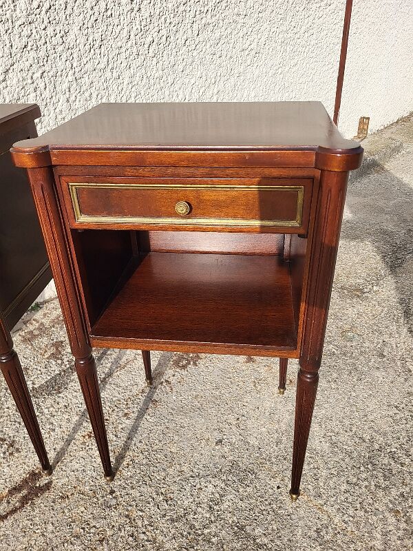 Paire de chevets de style louis xvi