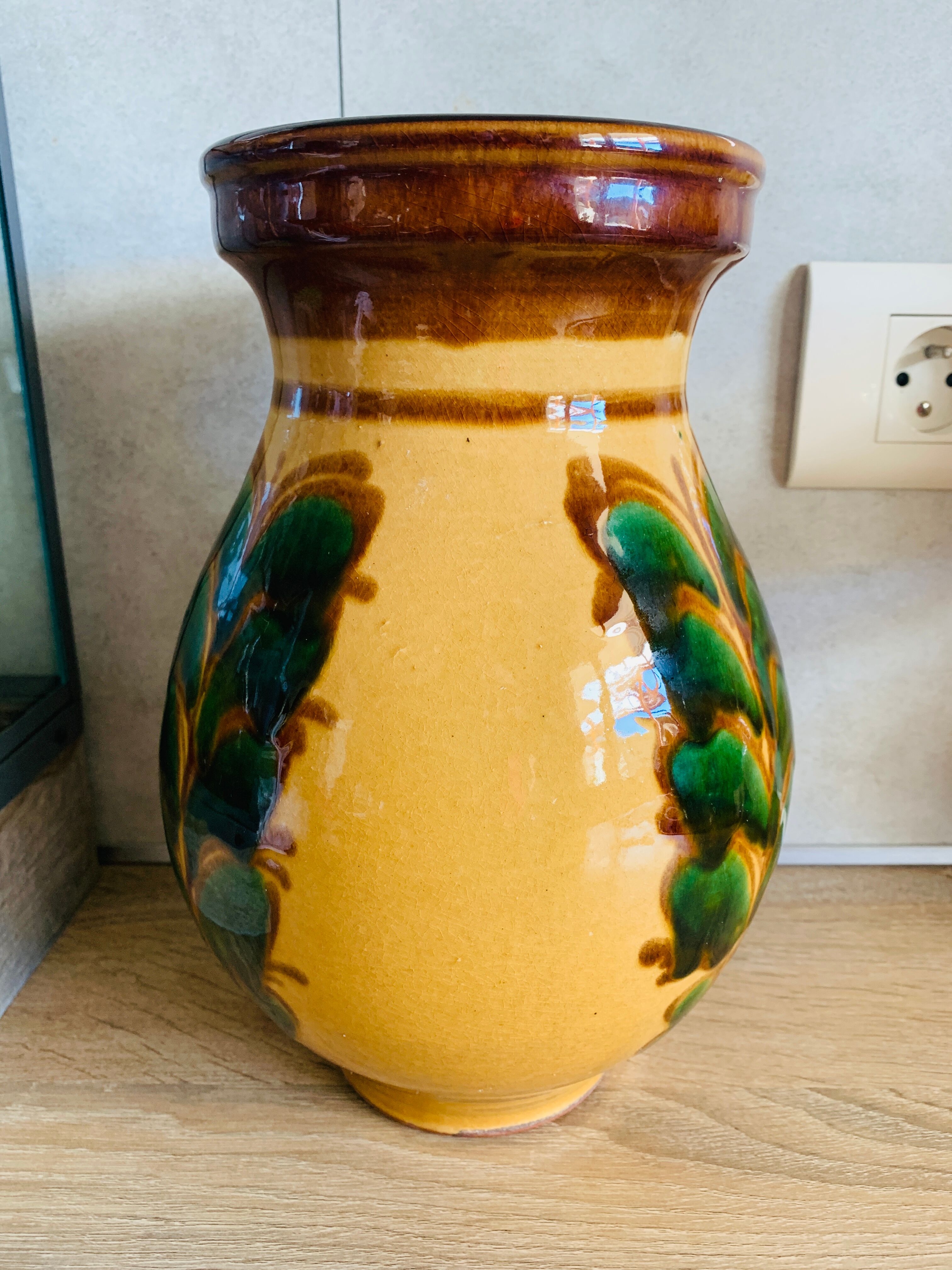Savoyard vase in glazed ceramic
