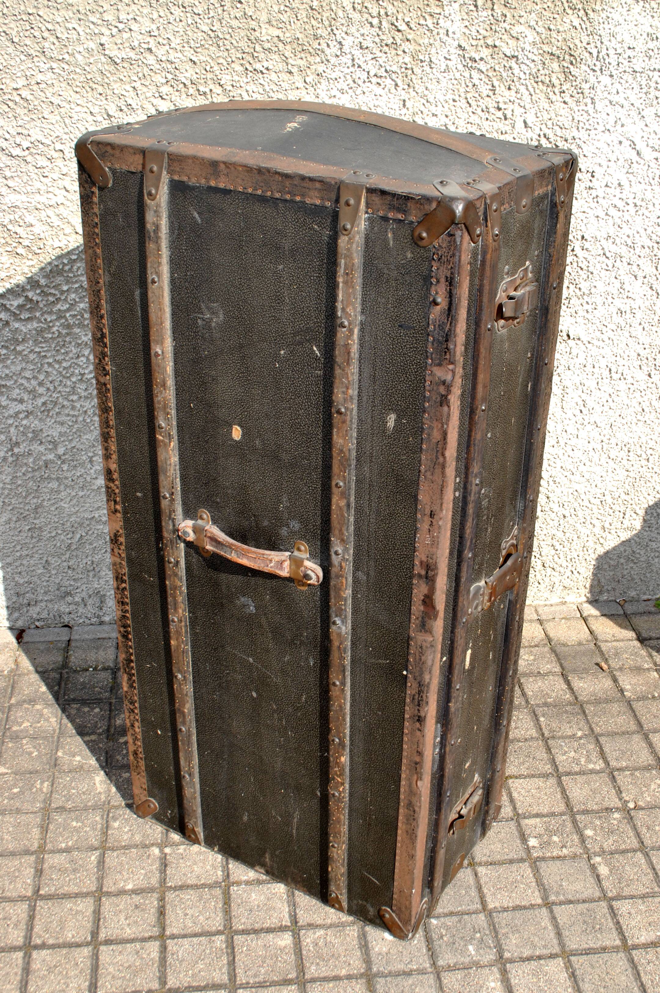 Malle cabine Wardrobe ancienne 1920 Coffre armoire Transatlantique Dressing