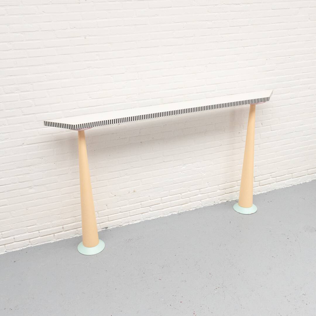 Console murale Memphis des années 1980