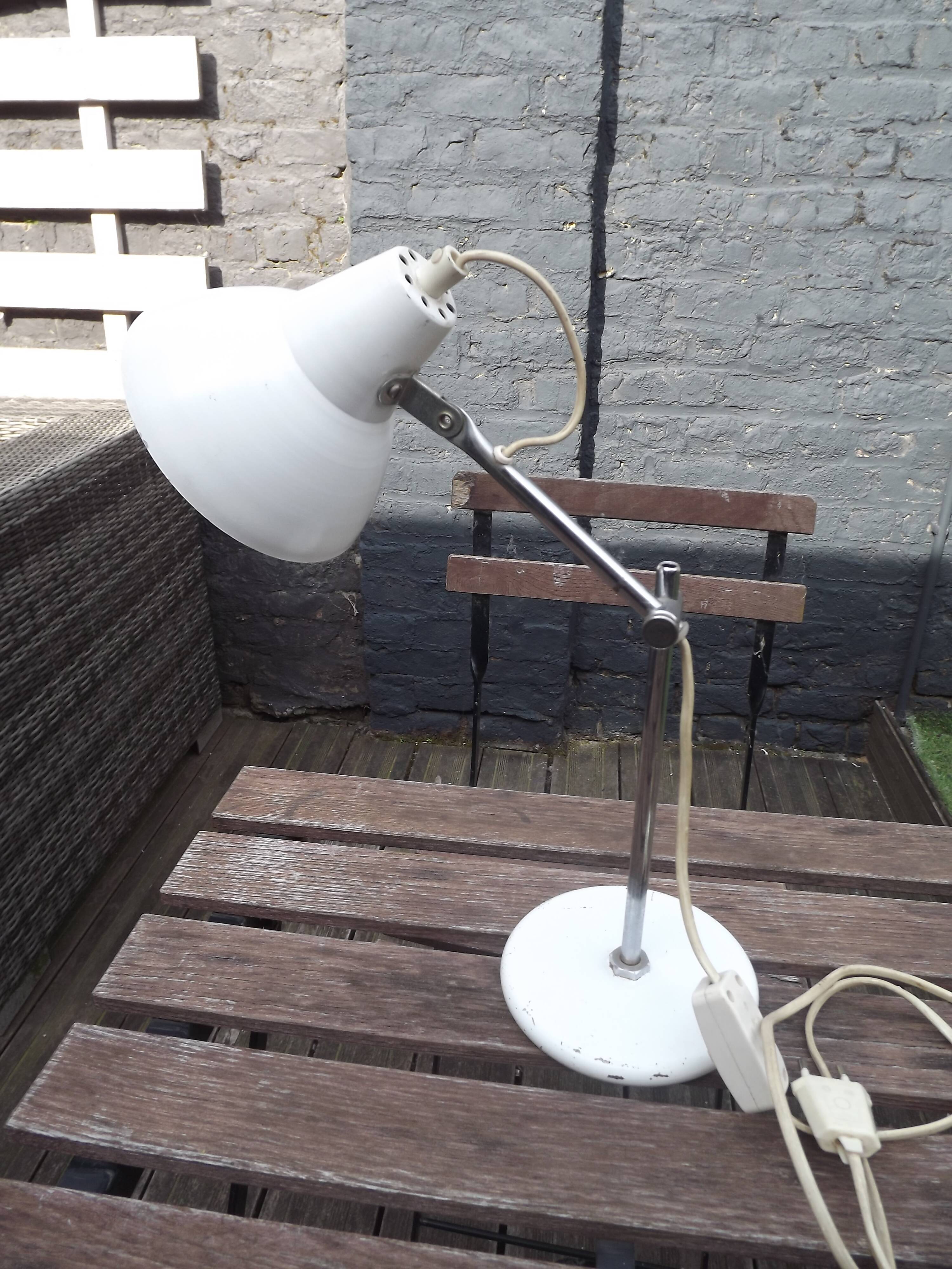 Lampe métal blanche 70' articulée vintage