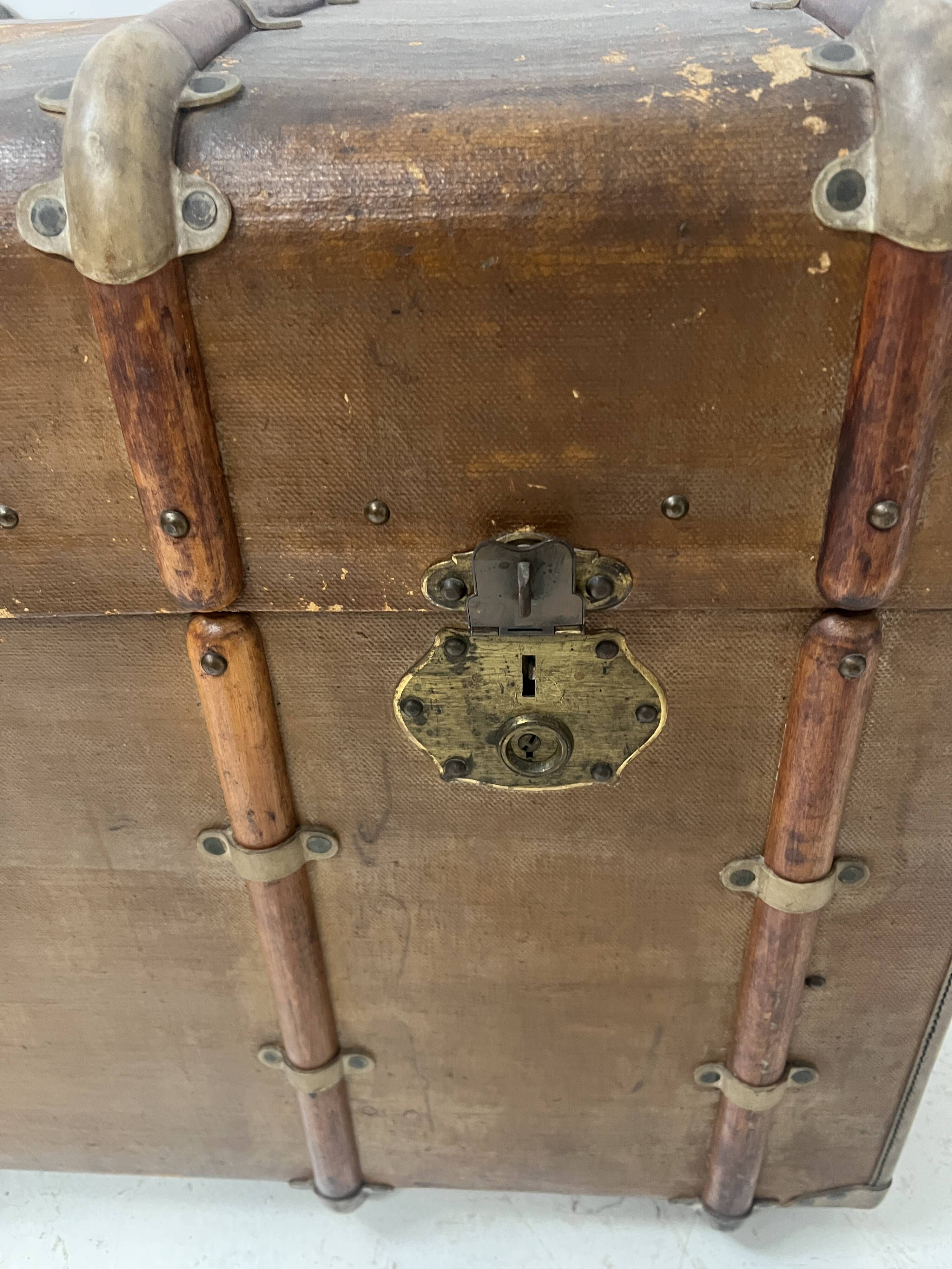 Ancienne malle de voyage a intérieur compartimenté XX siècle