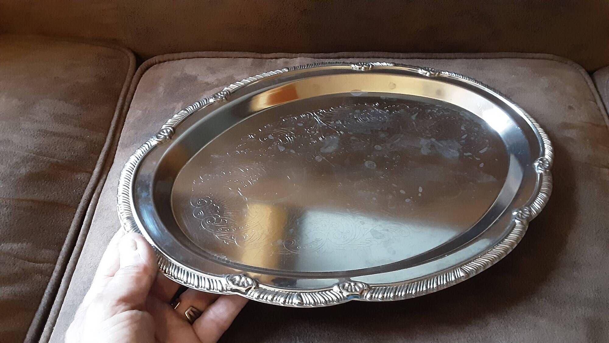 Oval metal plate