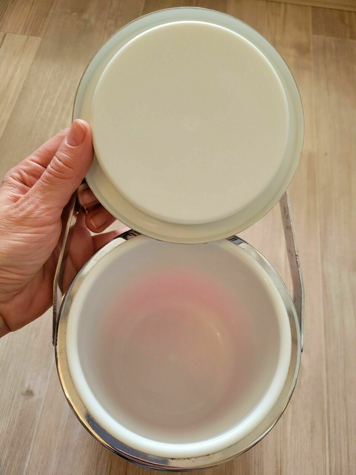 Ice bucket ice 70