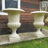 Médicis vases in cast iron