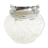 Sugar bowl with integrated clamp