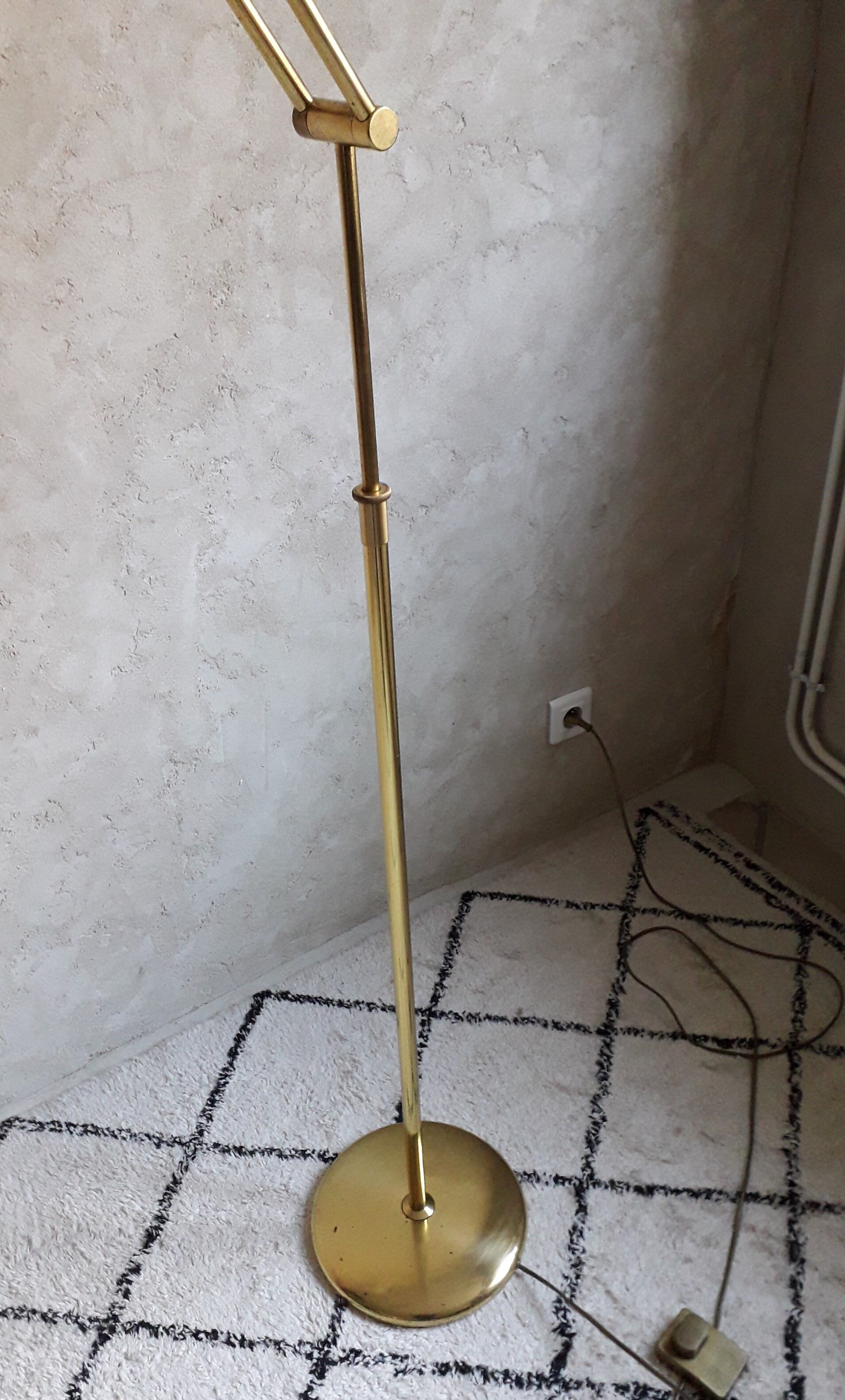 Brass articulated lamppost