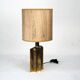 Lampe de table en laiton vintage avec abat-jour en tissu – Patine d'origine. Italie années 1970.