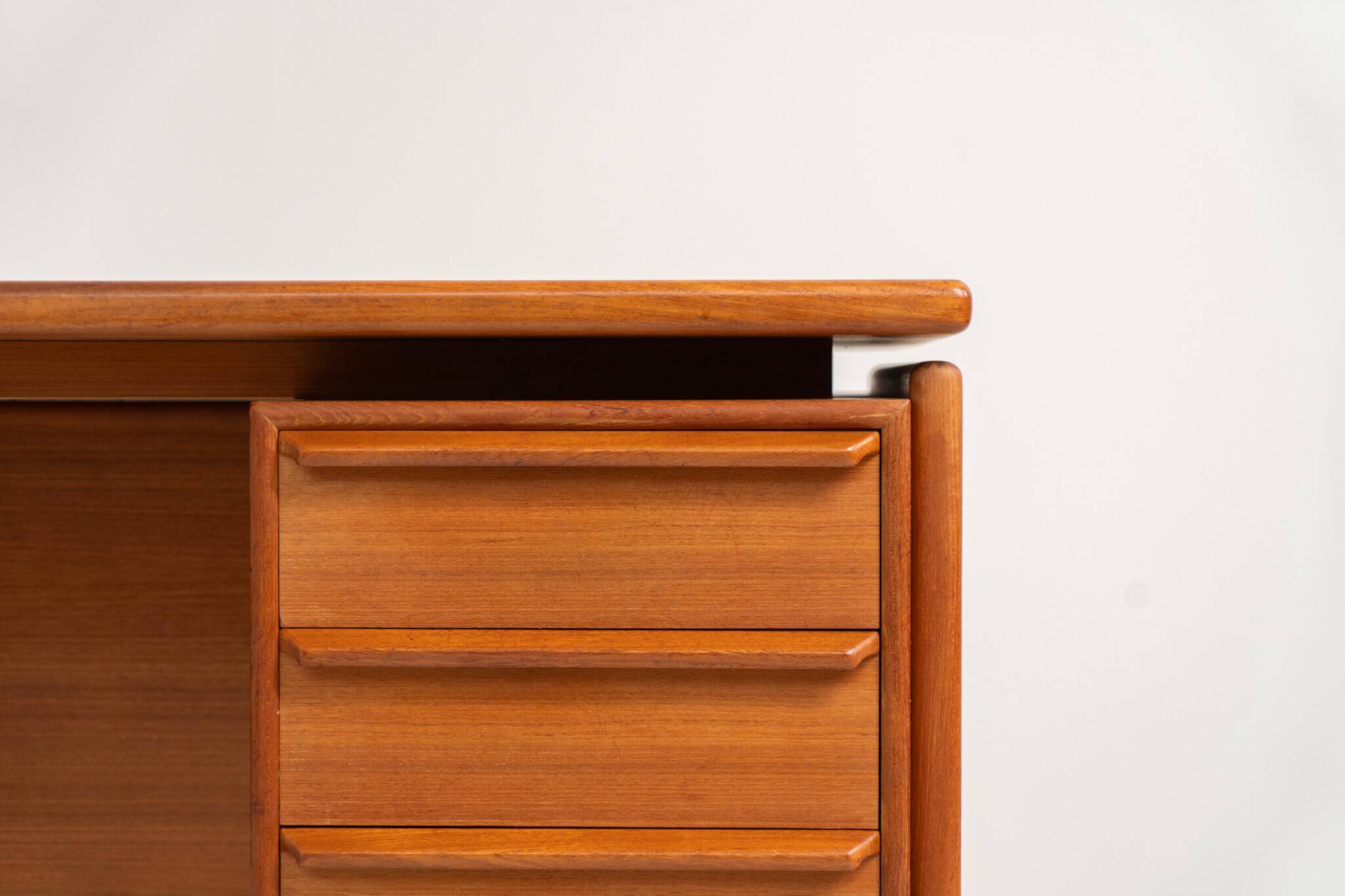 Bureau exécutif en teck par G.V. Møbler