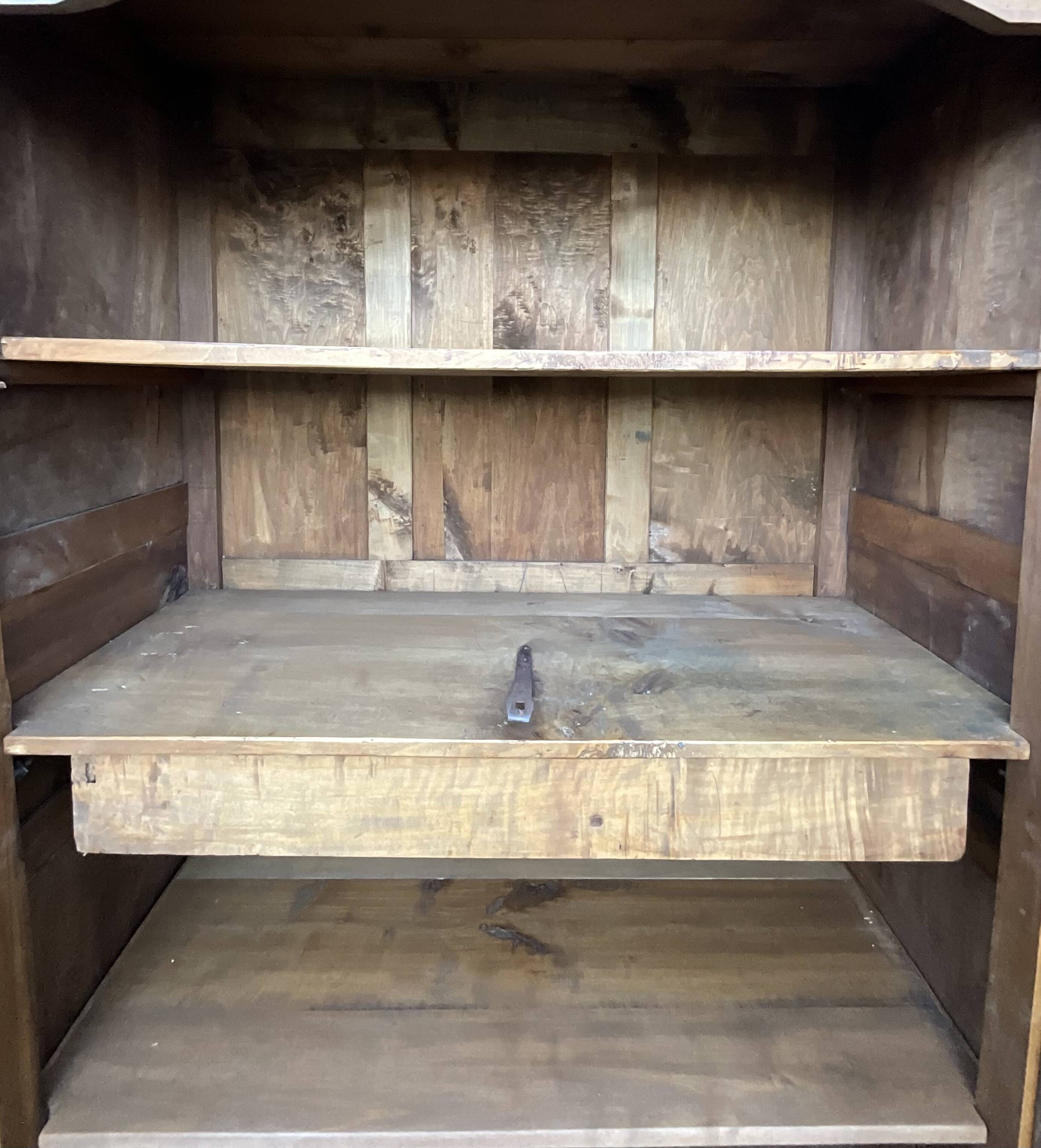 Armoire Louis XV En Noyer Massif, Fin XIXᵉ Siècle