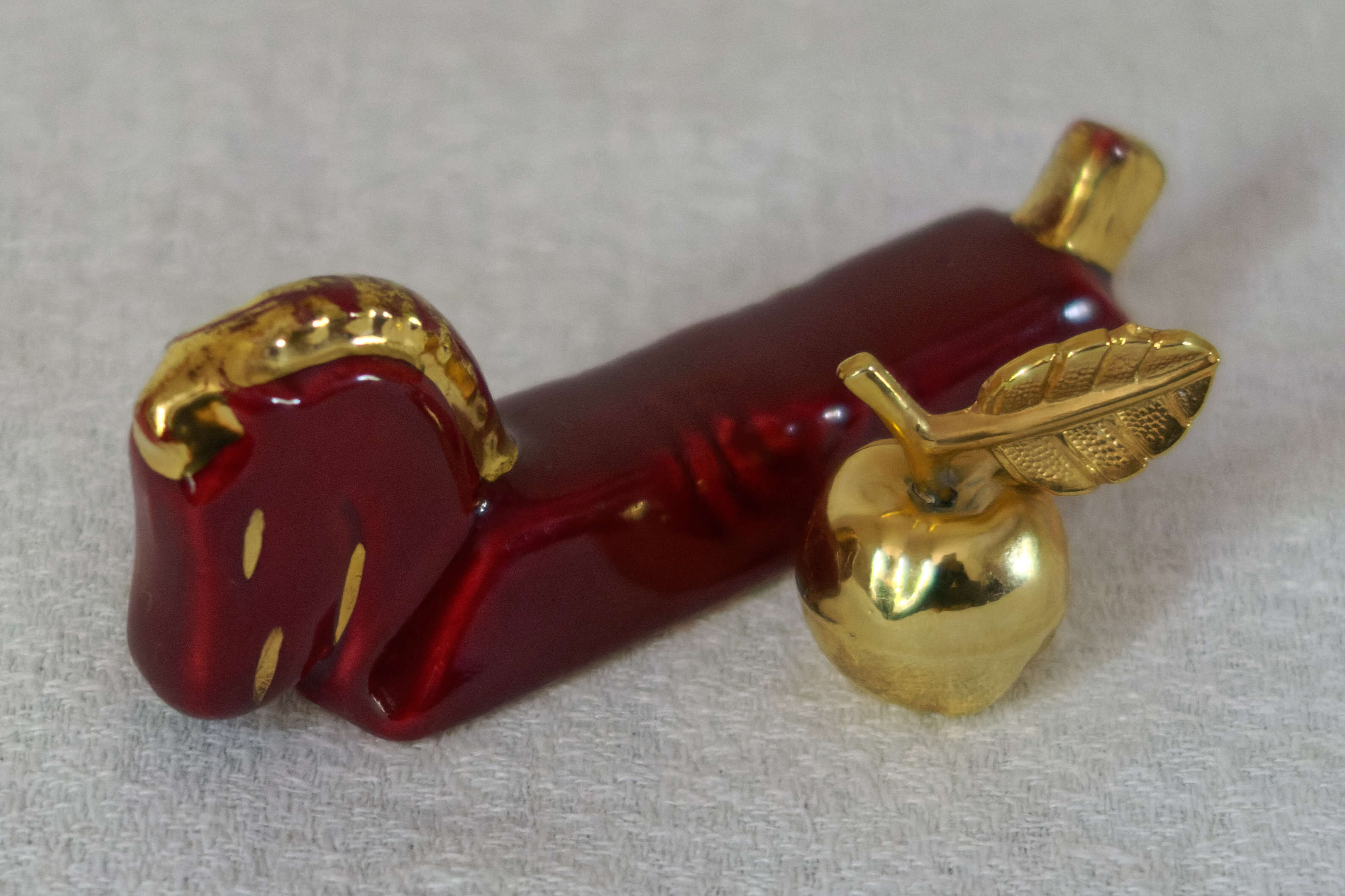 6 metal golden metal vintage apple