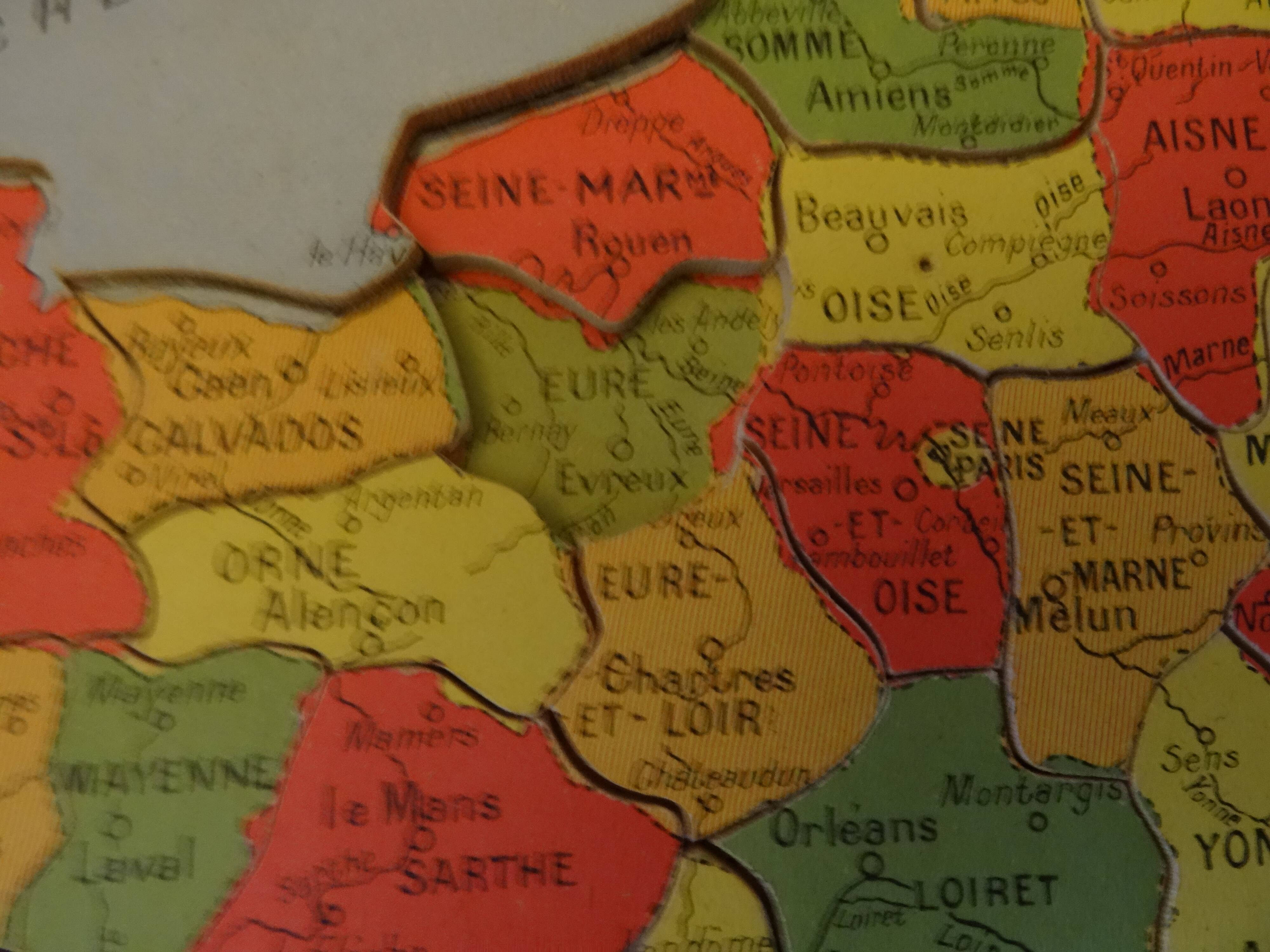 Puzzle game of the French departments