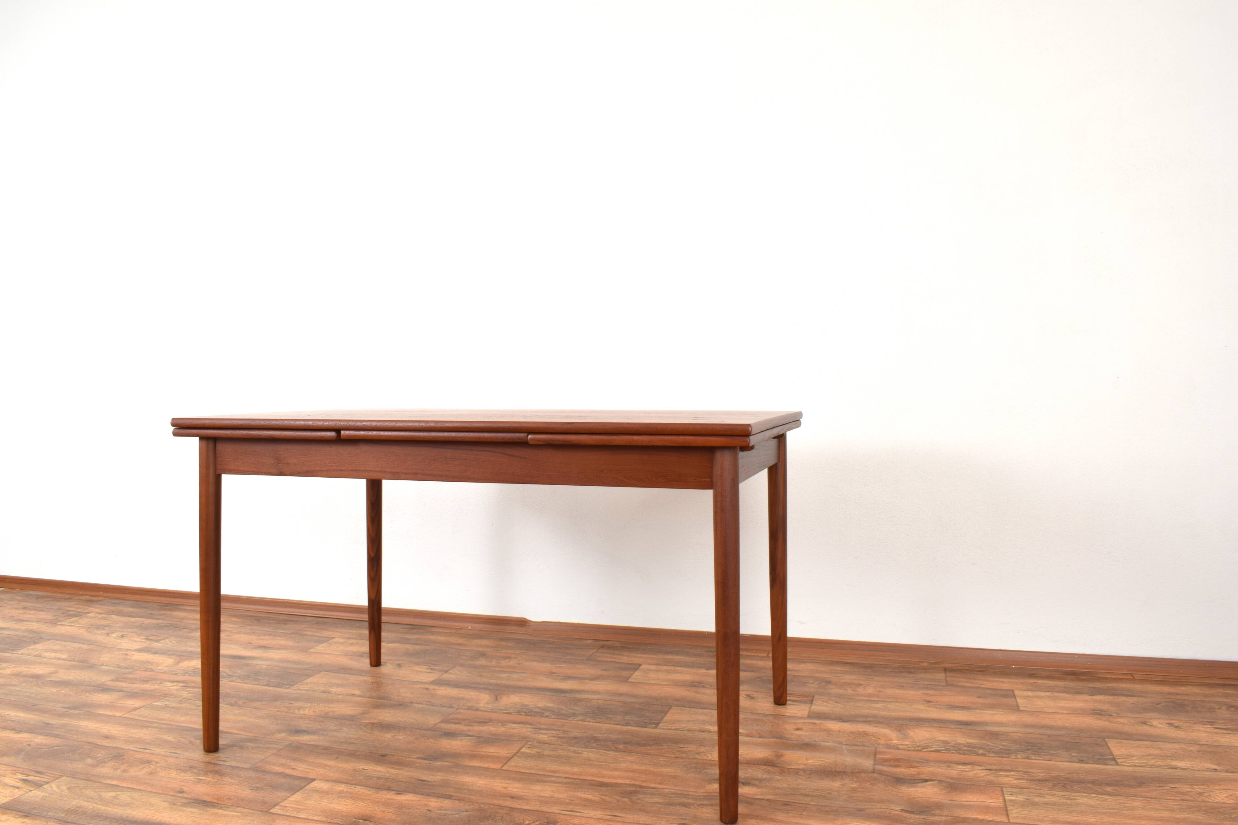 Mid-Century Danish Teak Extendable Dining Table, 1960s.