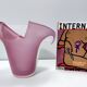 Vase en verre de Murano gravé bicolore blanc et rose, Italie, années 1980