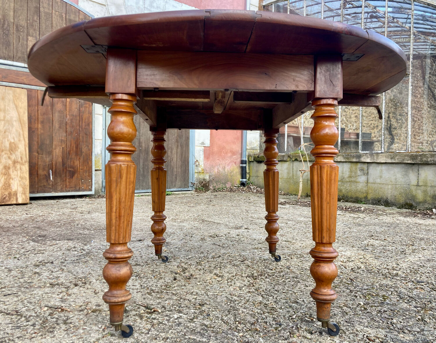 Round table