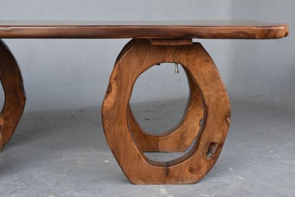 table de salle à manger brutaliste forme libre en olivier