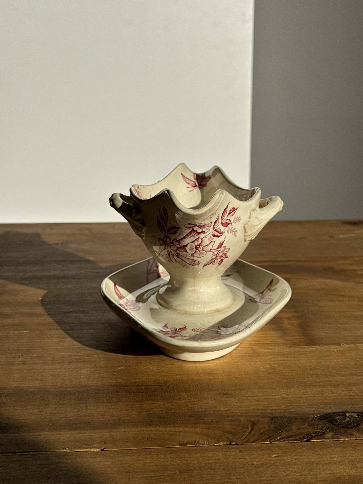 Saucier ancienne en faïence rose de Badonviller modèle Jasmin