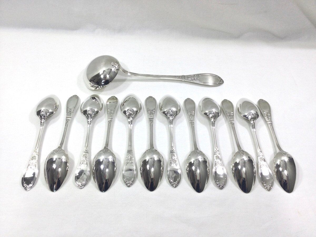 Saint Medard - Housewife Empire