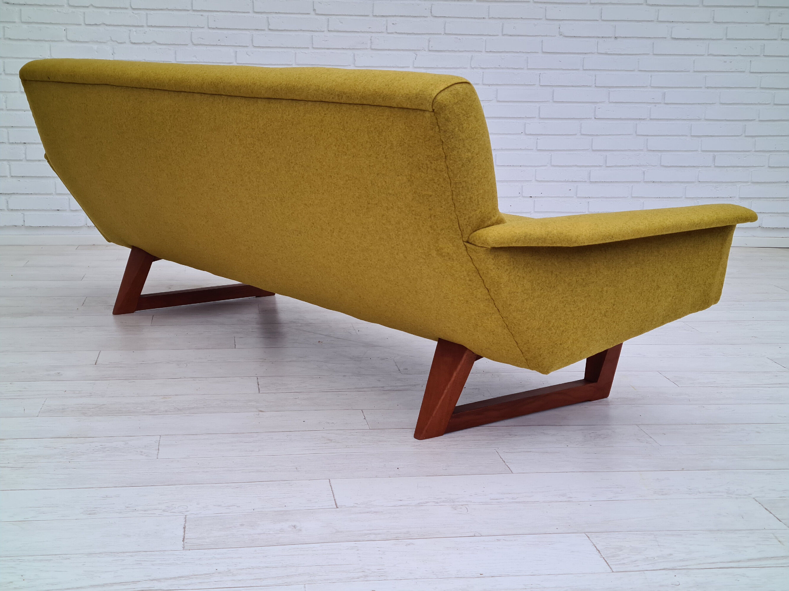 Canapé 3 modèle H.M.11, design danois par Illum Wikkelsø