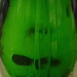 Bouteille en verre soufflé vert de 58 cm.