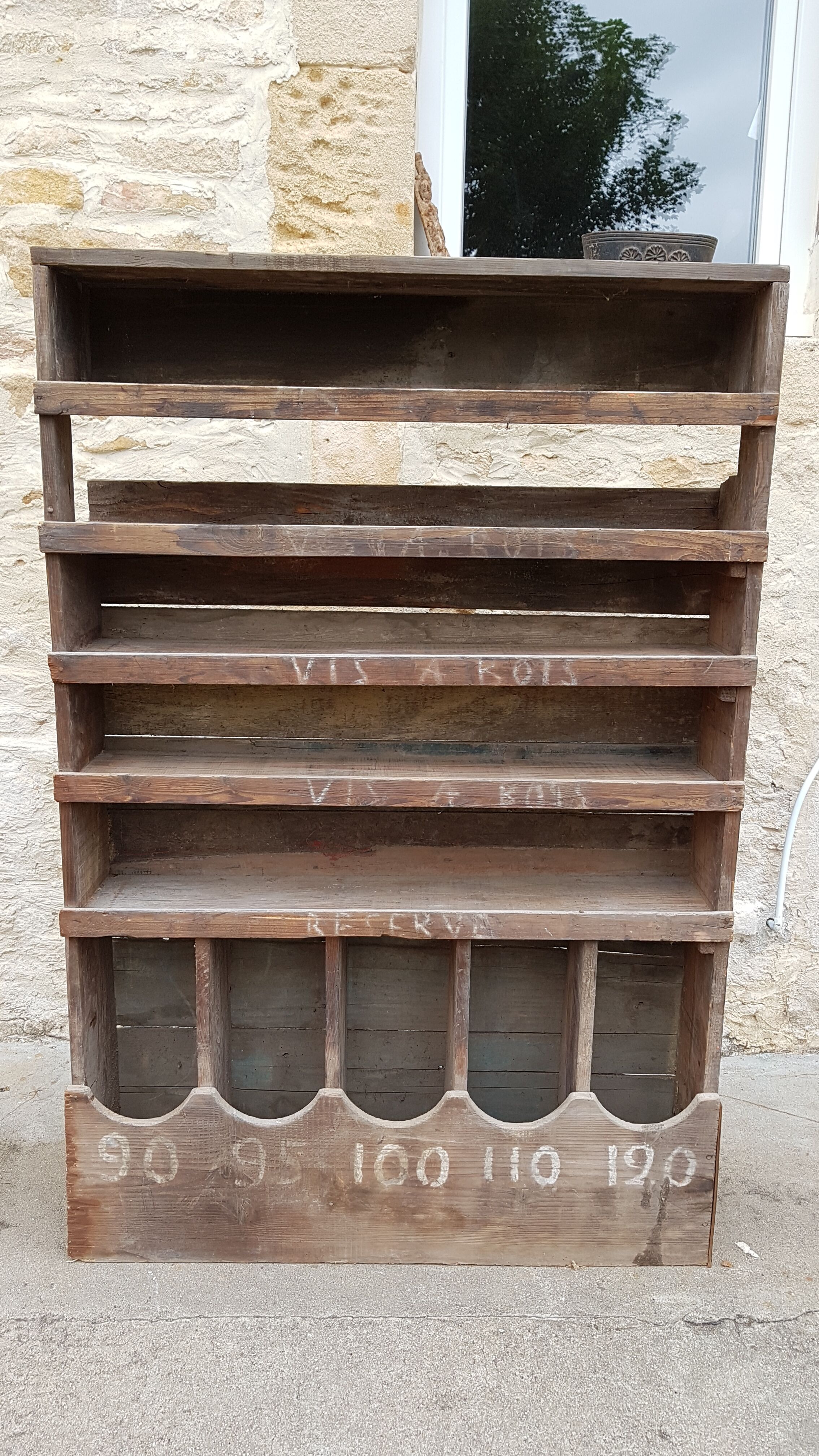 Former wood furniture in compartmentalized wood