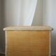 Commode en osier beige vintage