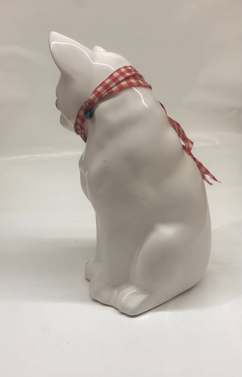 Delft Wit earthenware cat