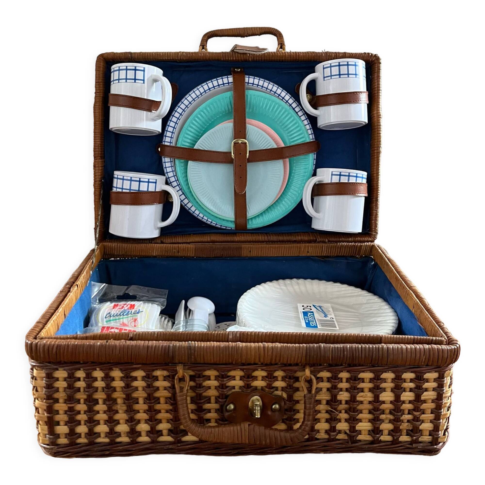 Wicker picnic basket