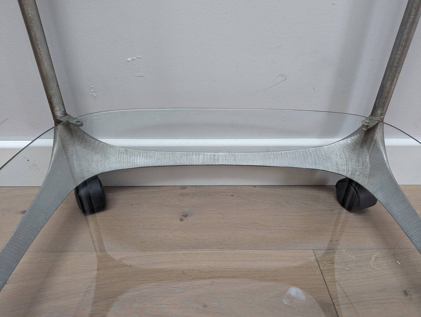Table d'appoint du milieu du siècle par Lorenzo Burchiellaro en aluminium avec des étagères en verre.