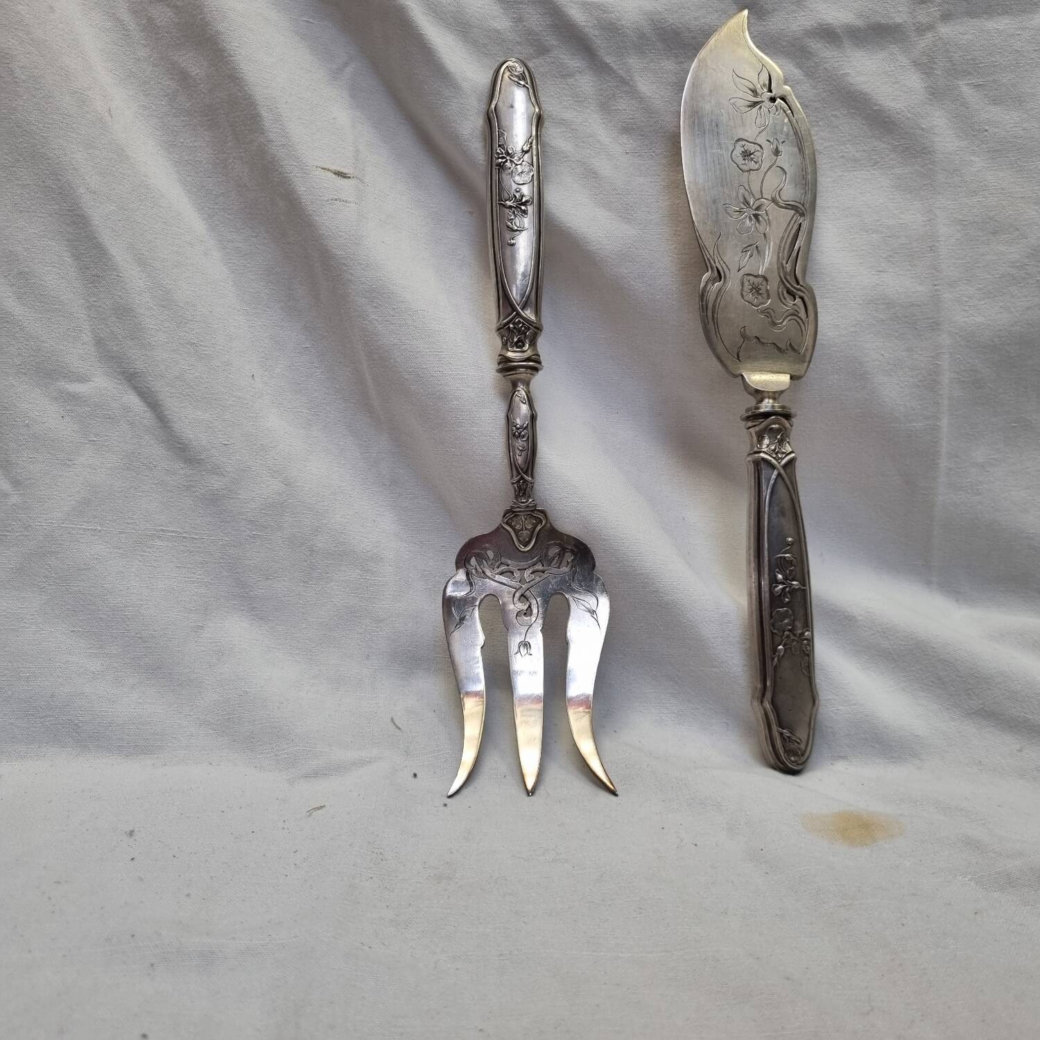 Silver fish serving cutlery