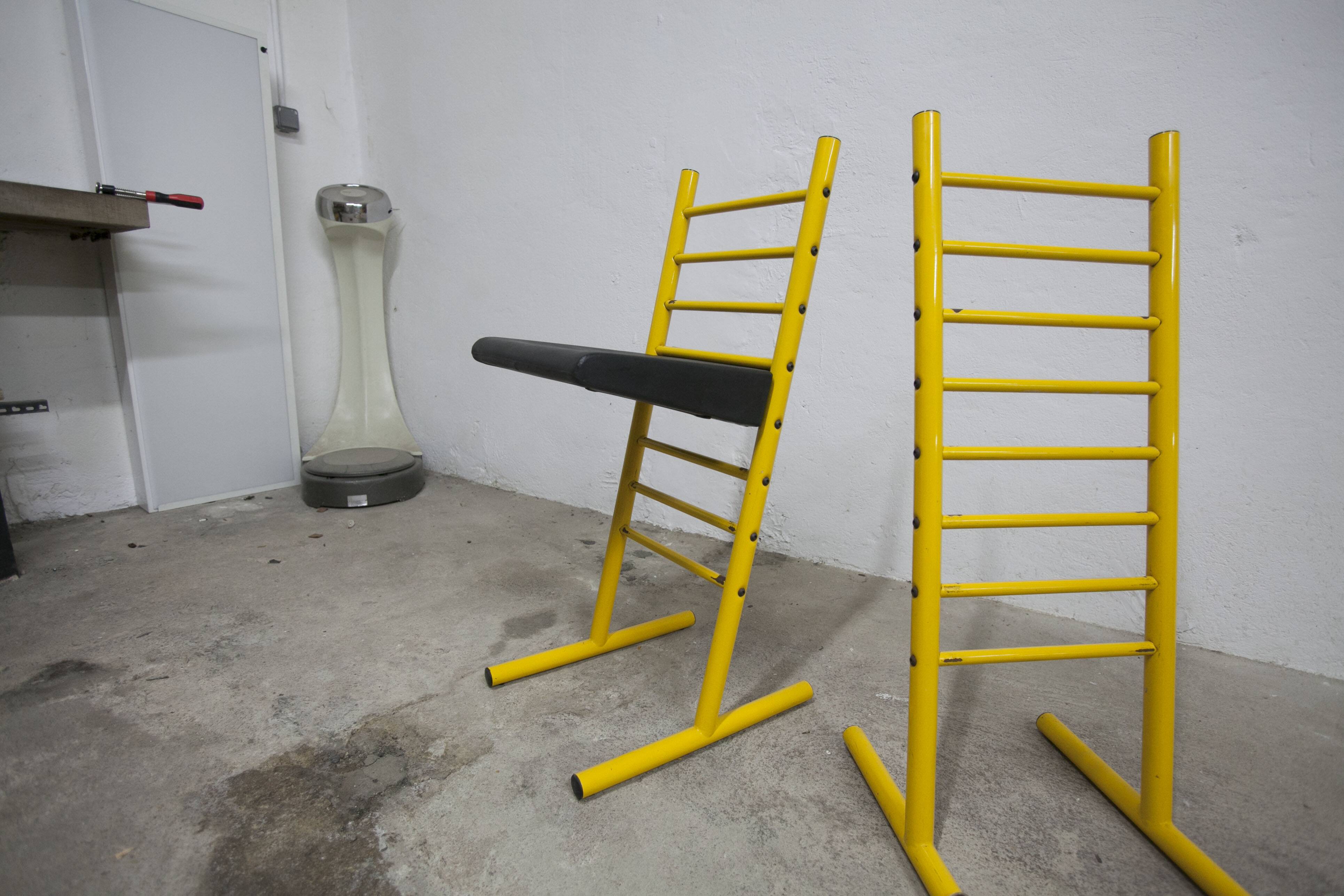 Pair of adjustable Italian bar stools in lacquered yellow and black