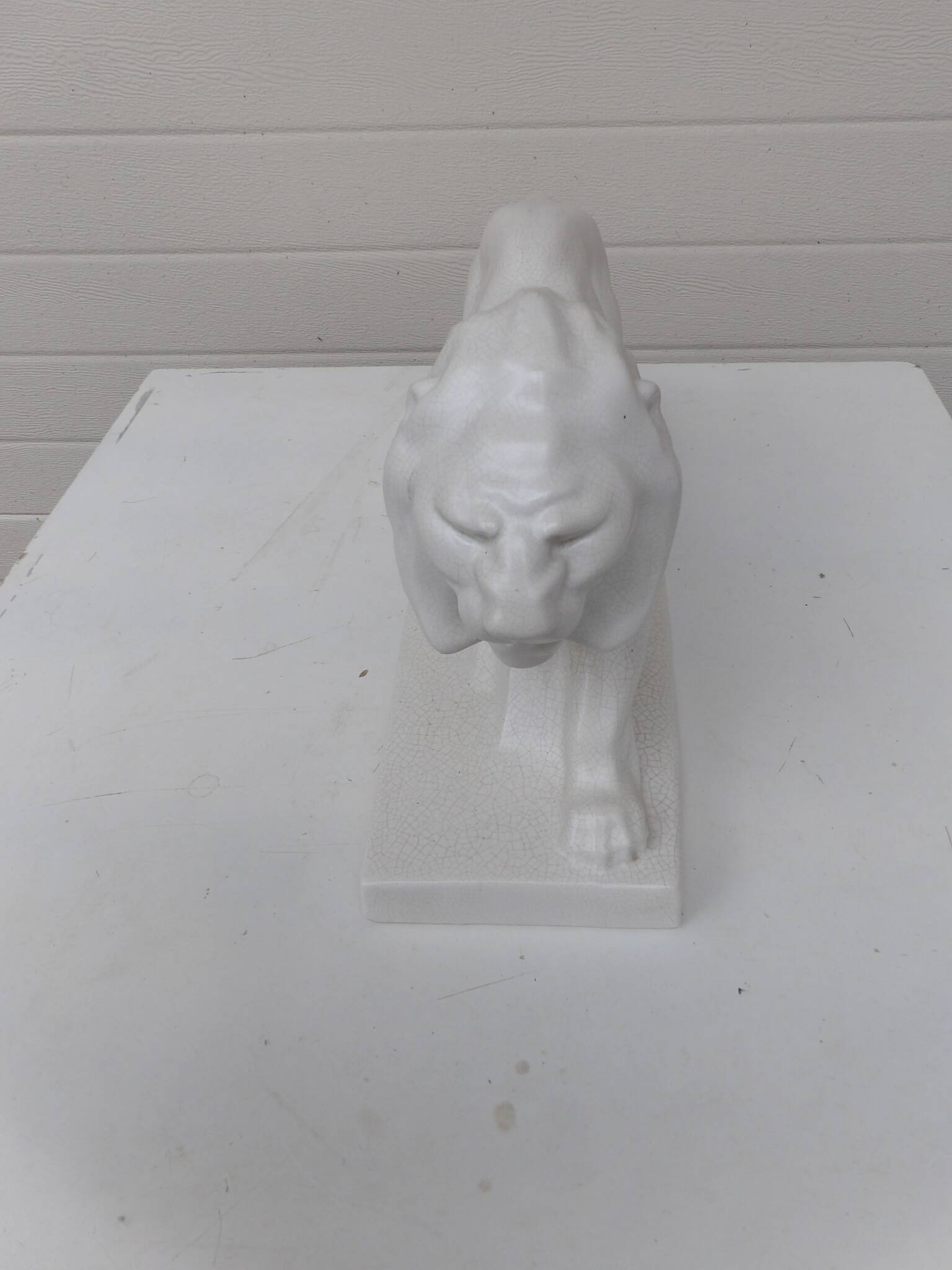 Cracked ceramic lion