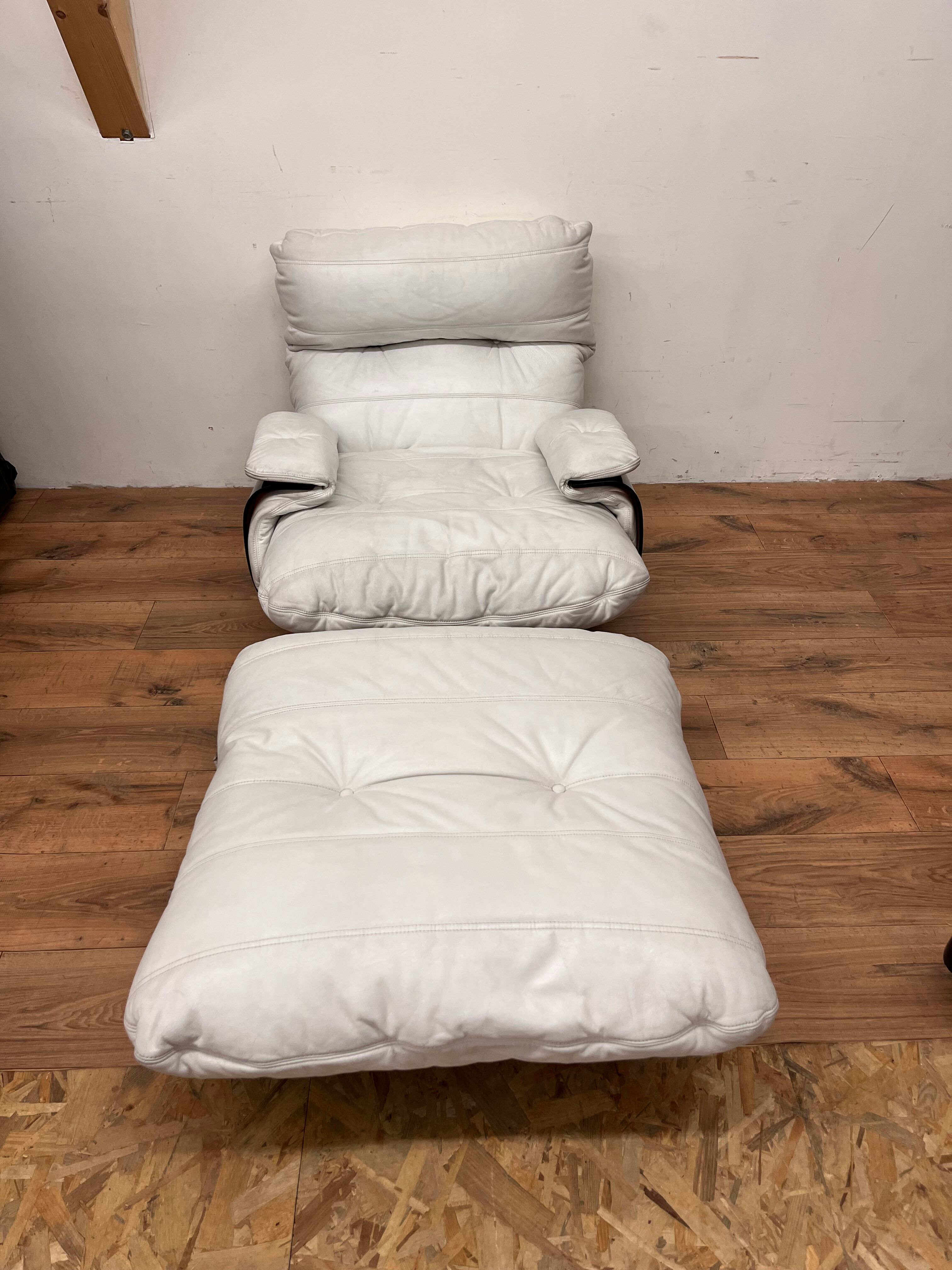 Armchair and ottoman Marsala in white leather by Michel Ducaroy for Ligne Roset