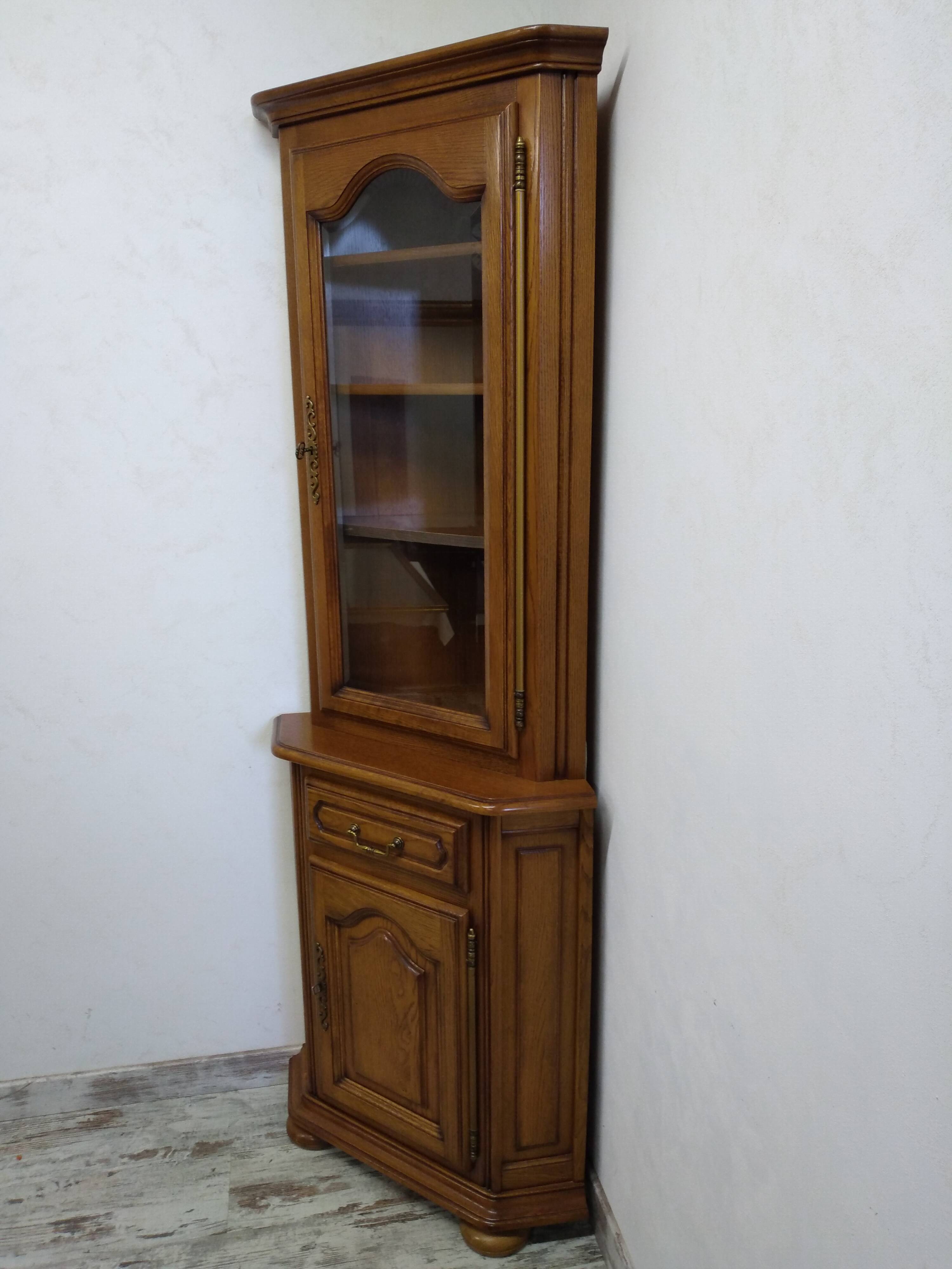 Vitrine d'angle