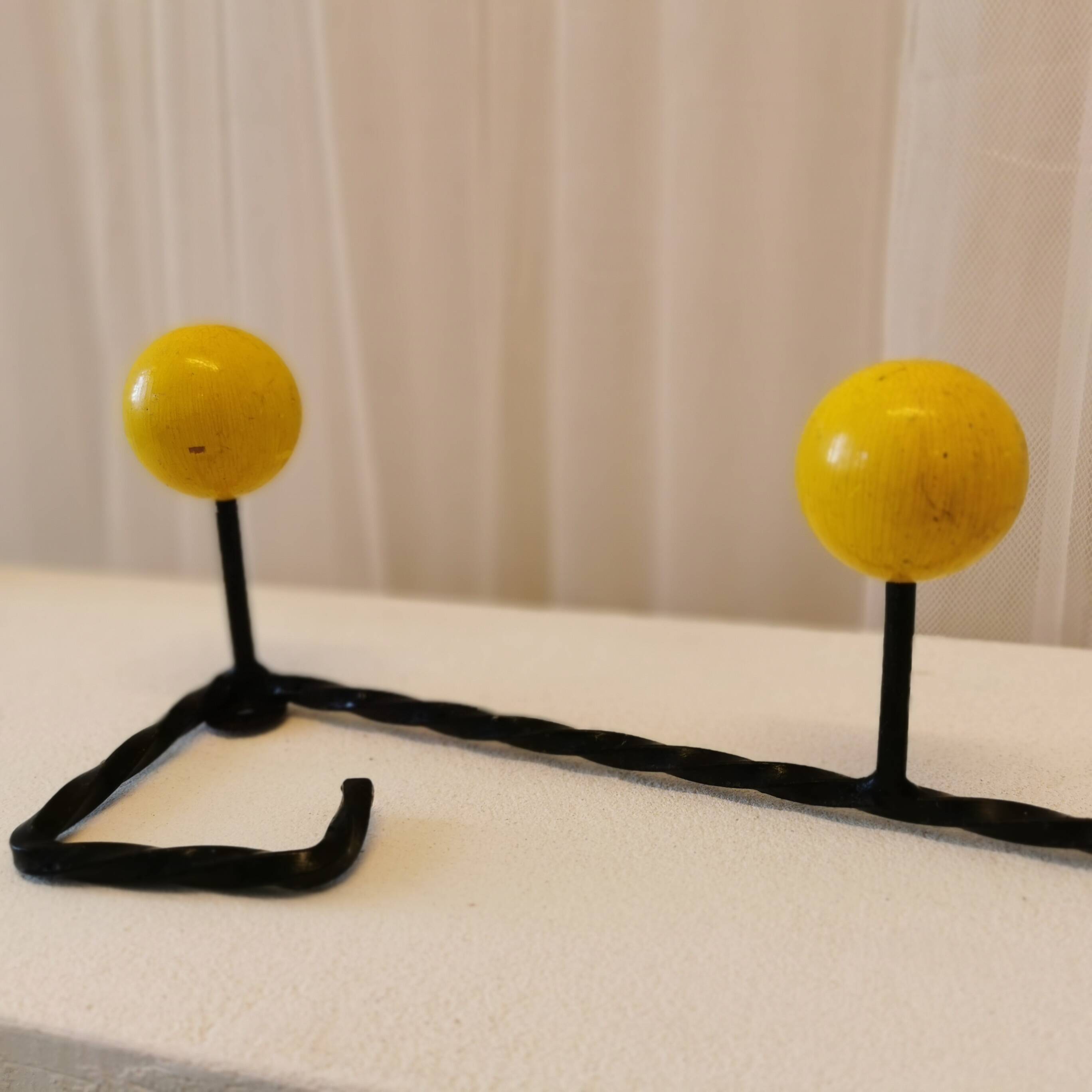 Twisted metal coat hook