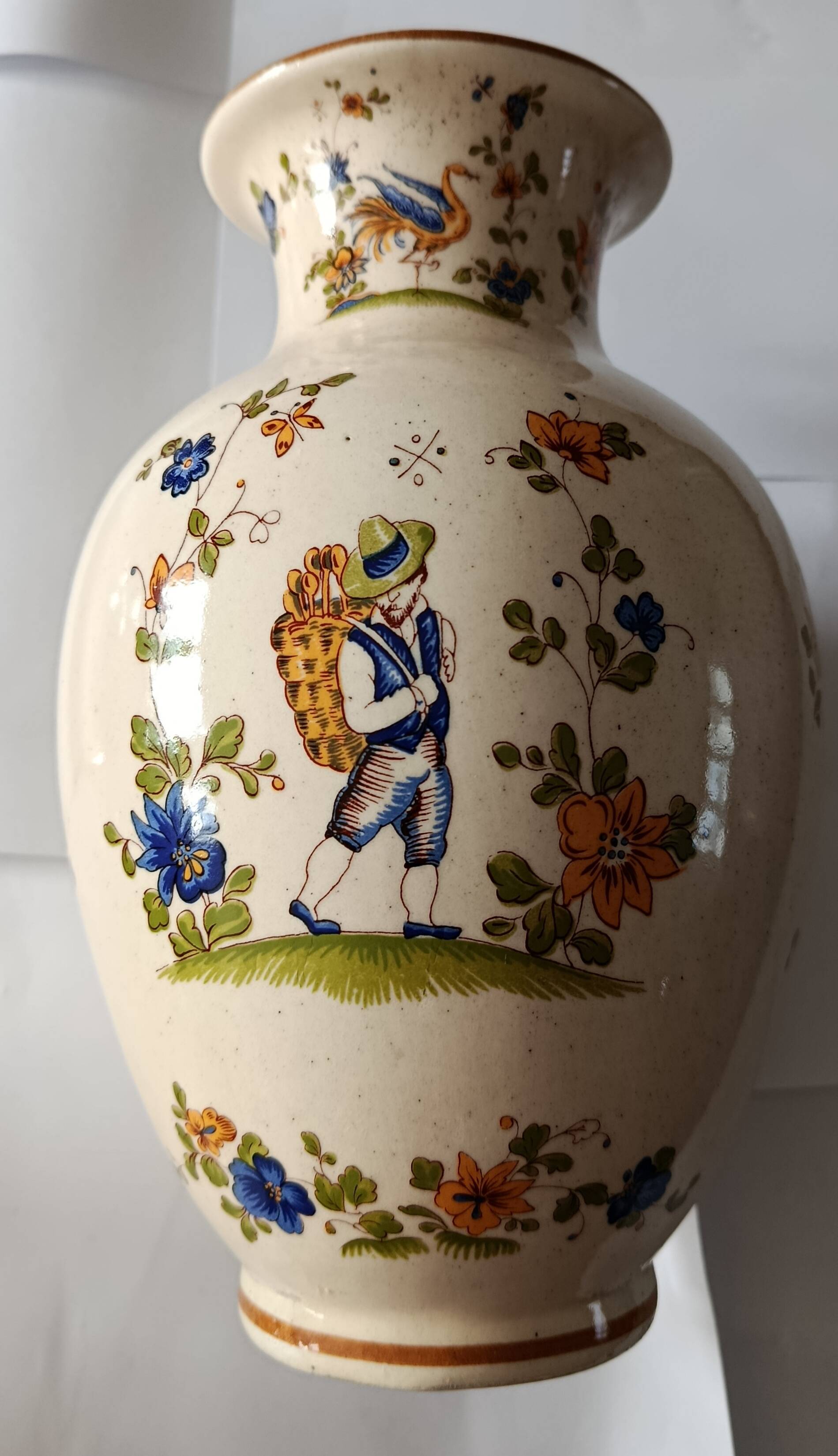 Vase and plates Old Moustiers