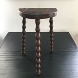 Half-moon tripod stool