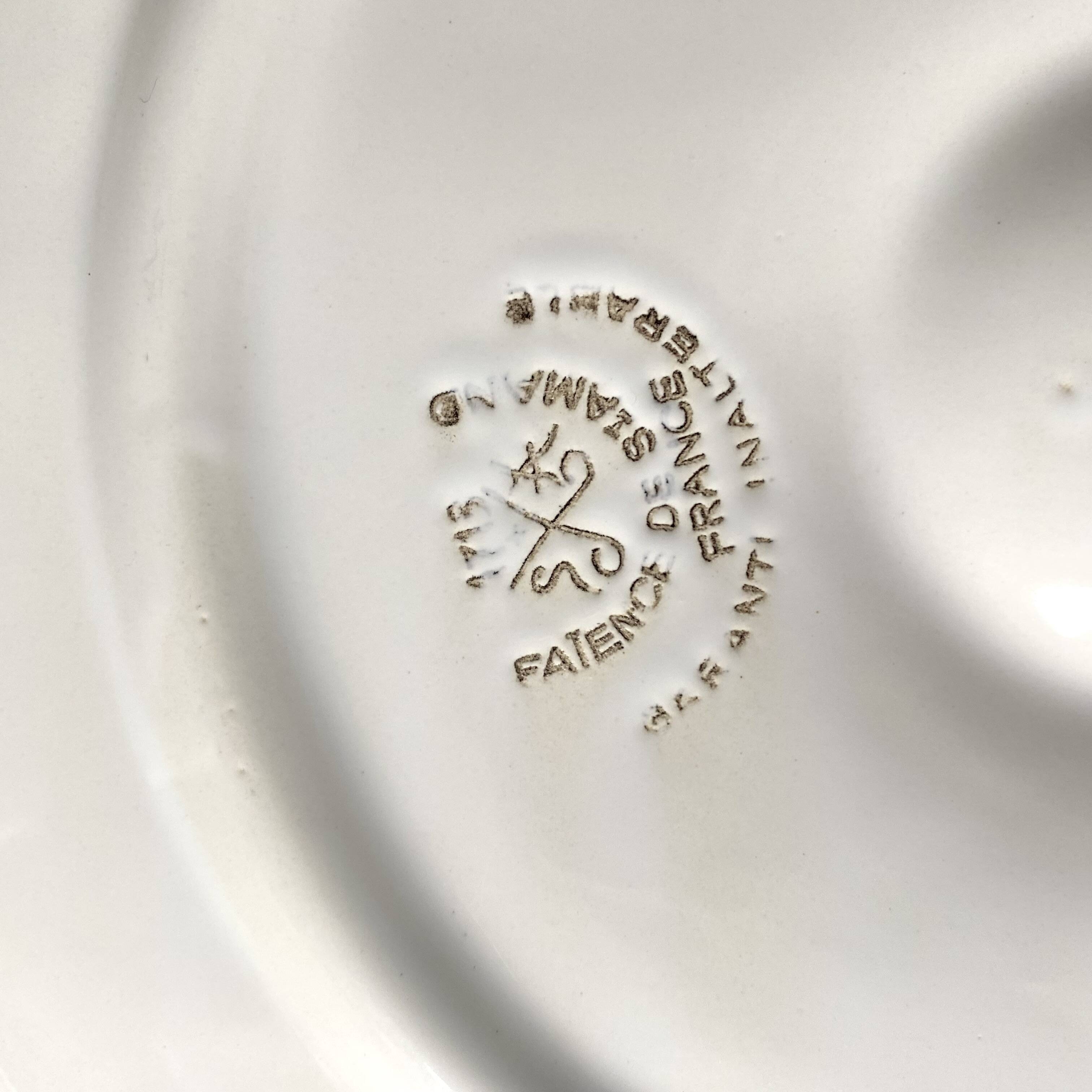 12 Saint Amand oyster plates, sky blue and white