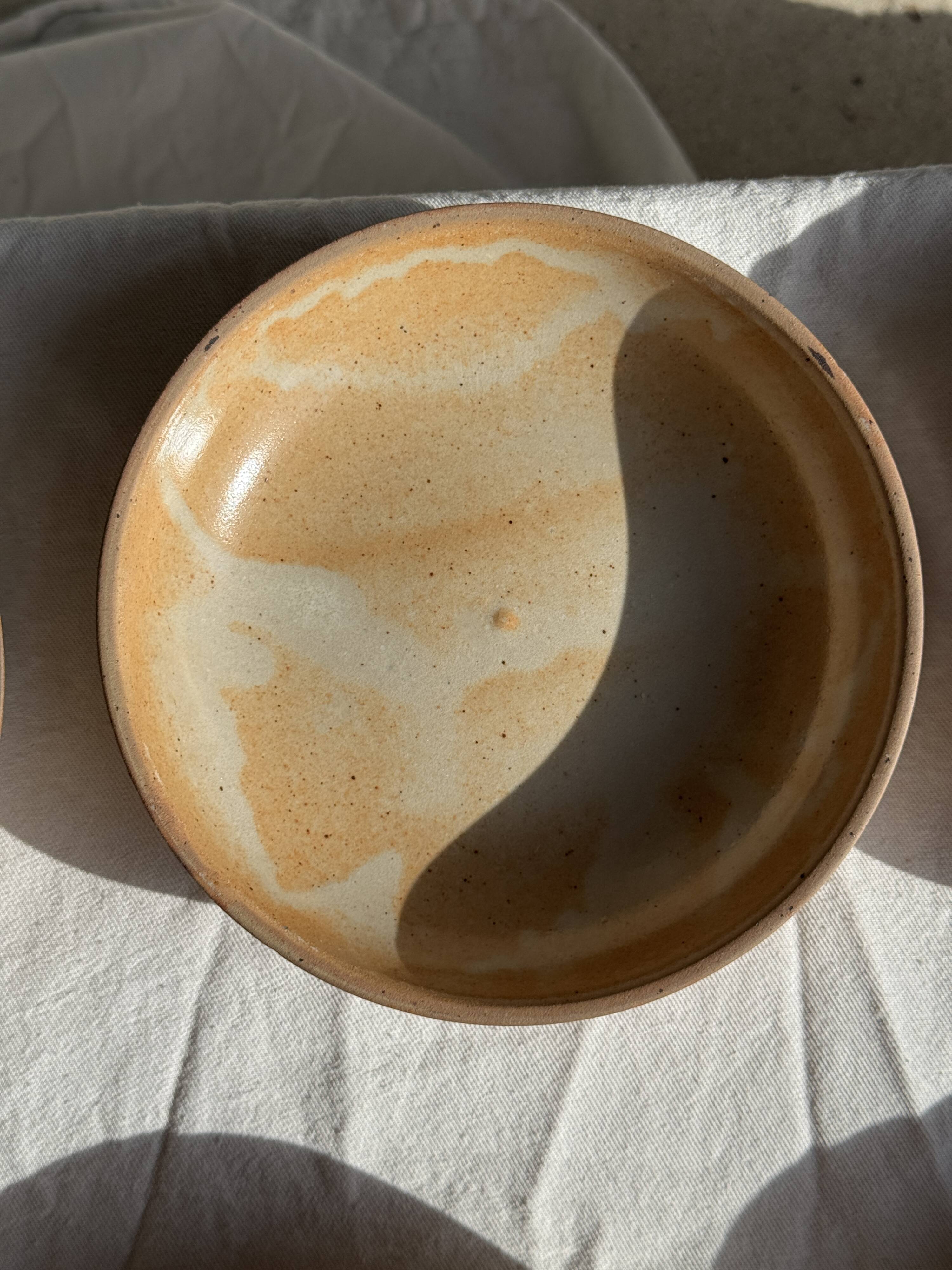 11 assiettes creuses artisanales vintage en grès mat