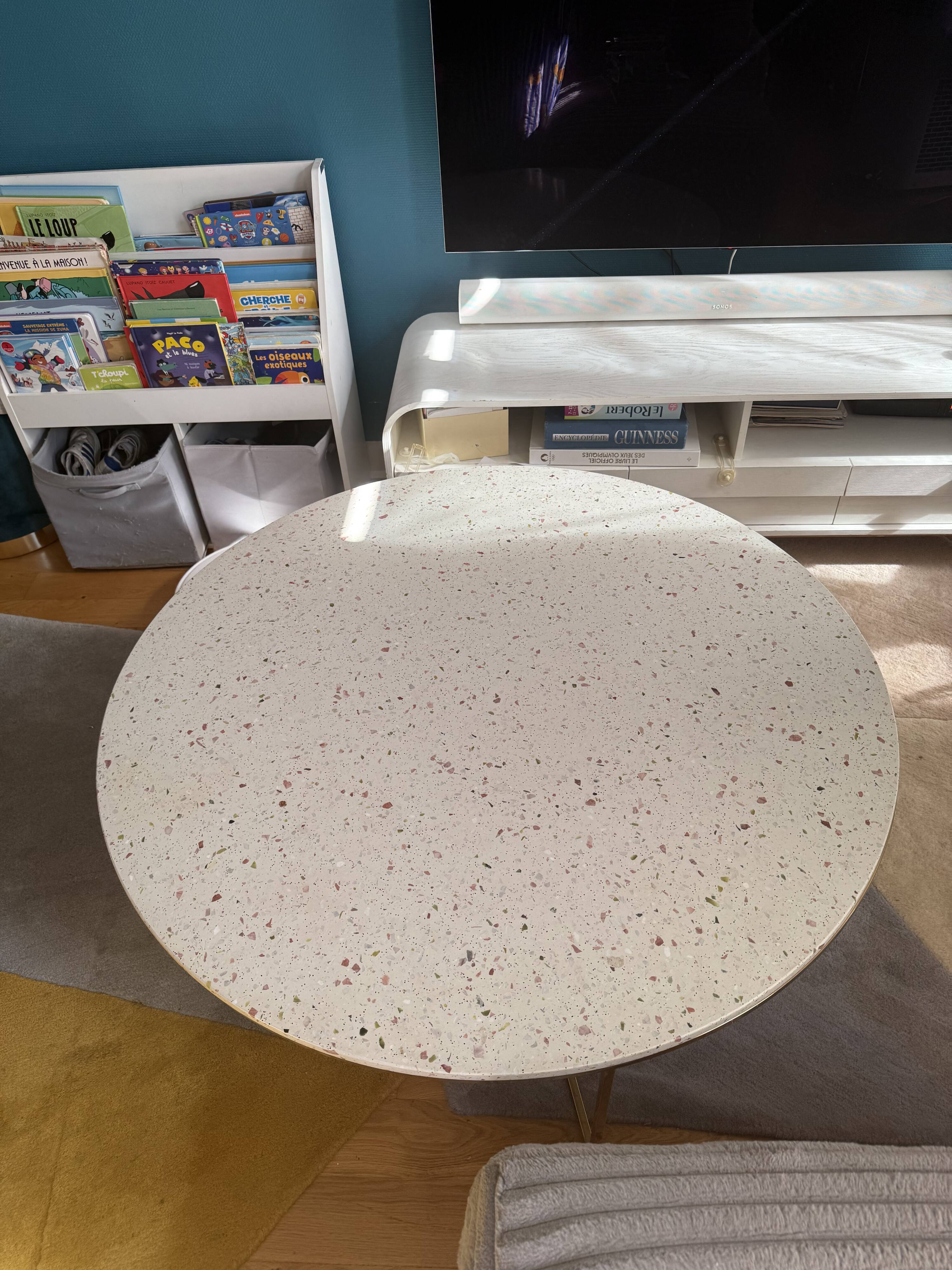 Table basse ronde en terrazzo