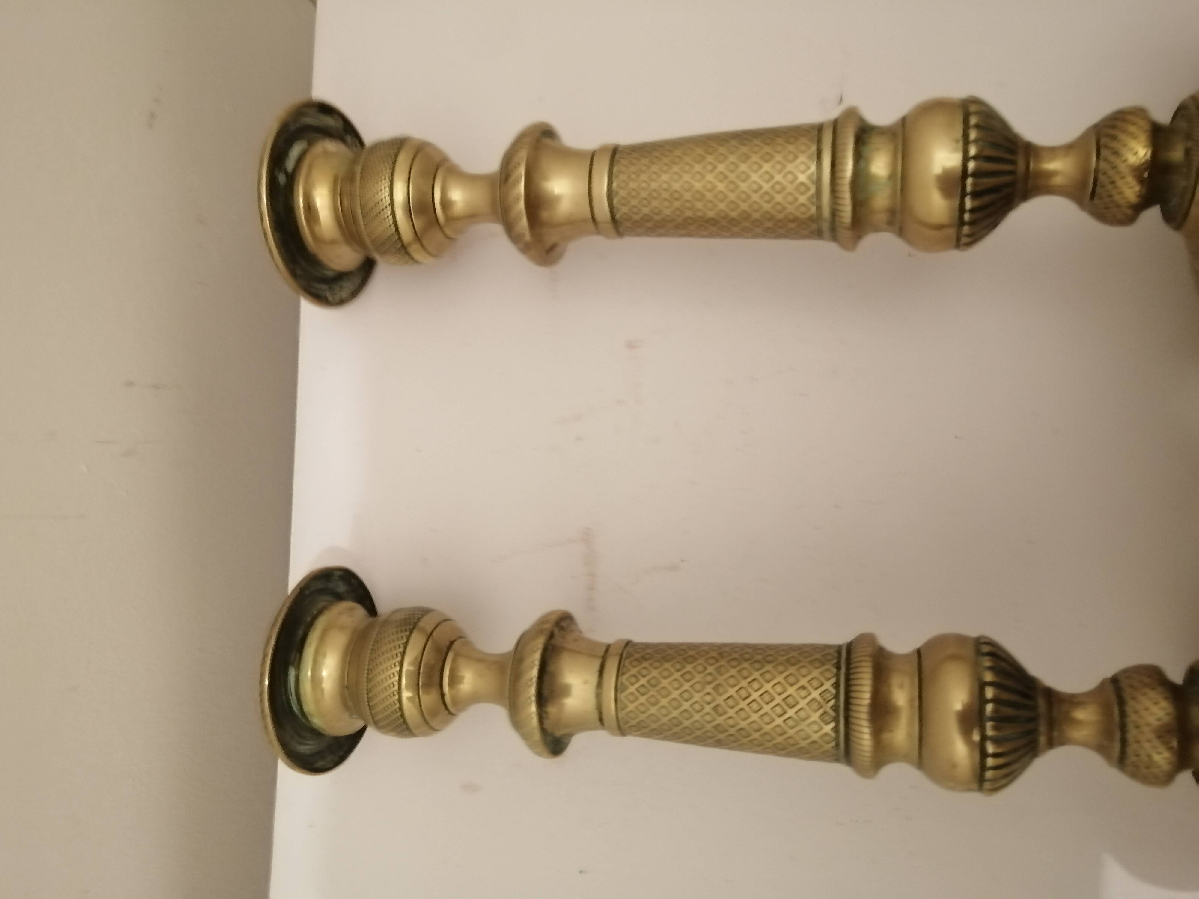 Deux  bougeoirs en cuivre vintage