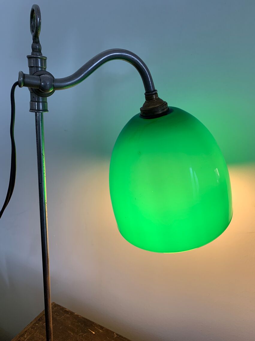Lampe ancienne de bureau avec opaline verte | Selency