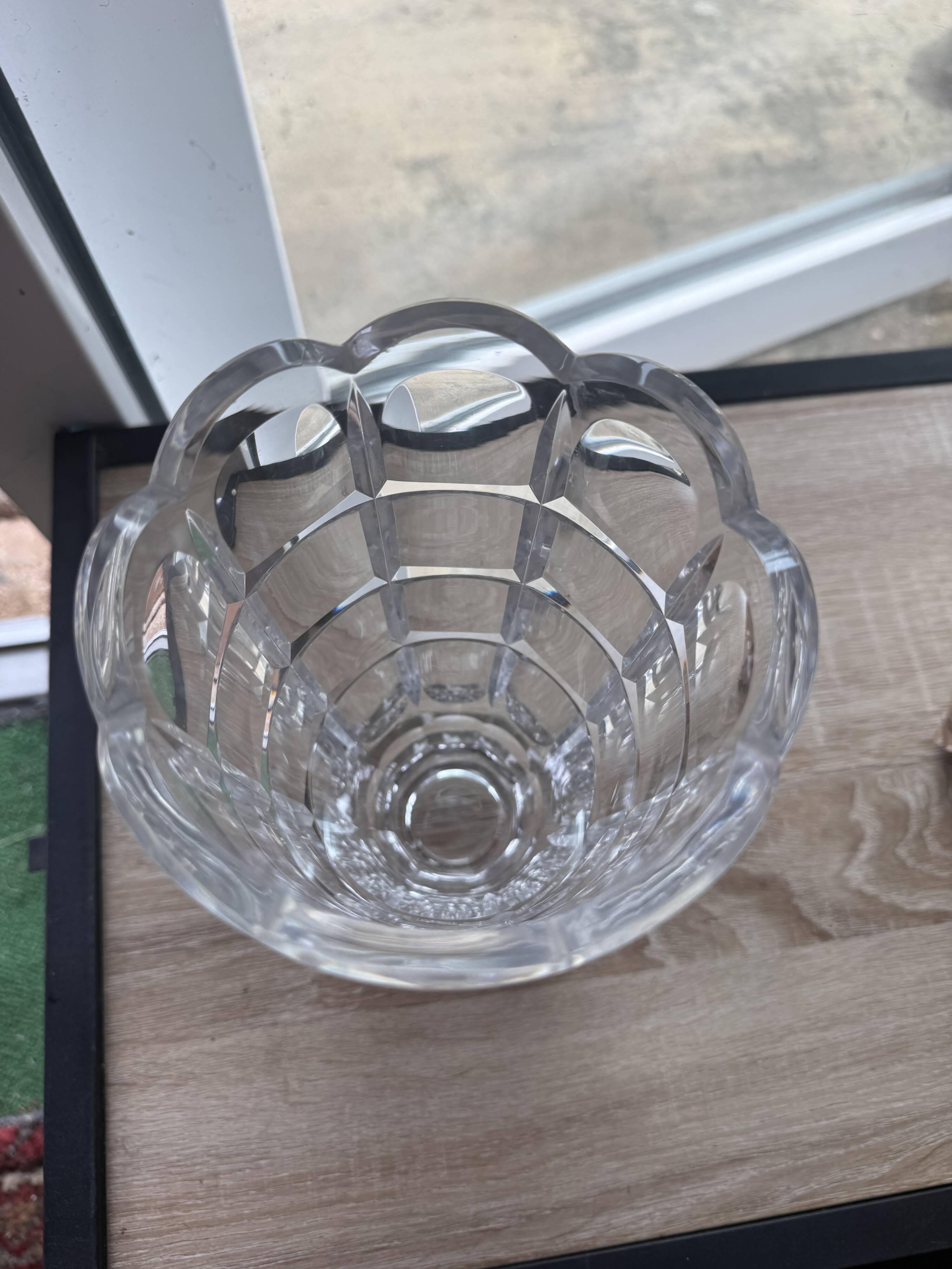 Vase corolle en cristal taillé