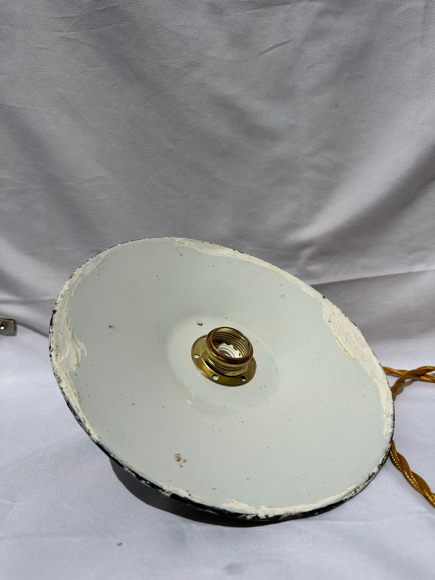 Suspension vintage indus tôle émaillée verte et blanche mini