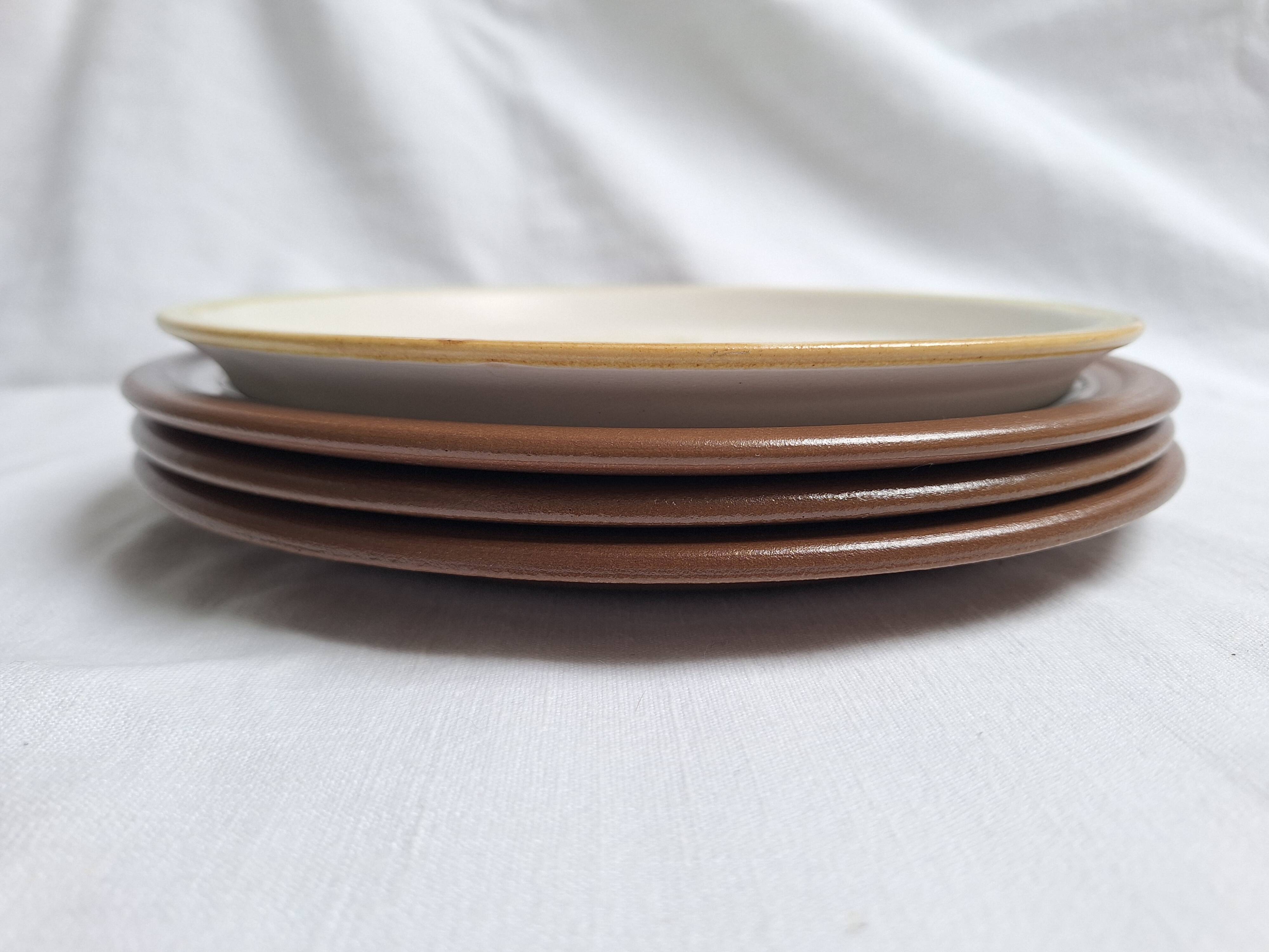 Assiettes plates vintage en grès, décor de fleurs peintes à la main