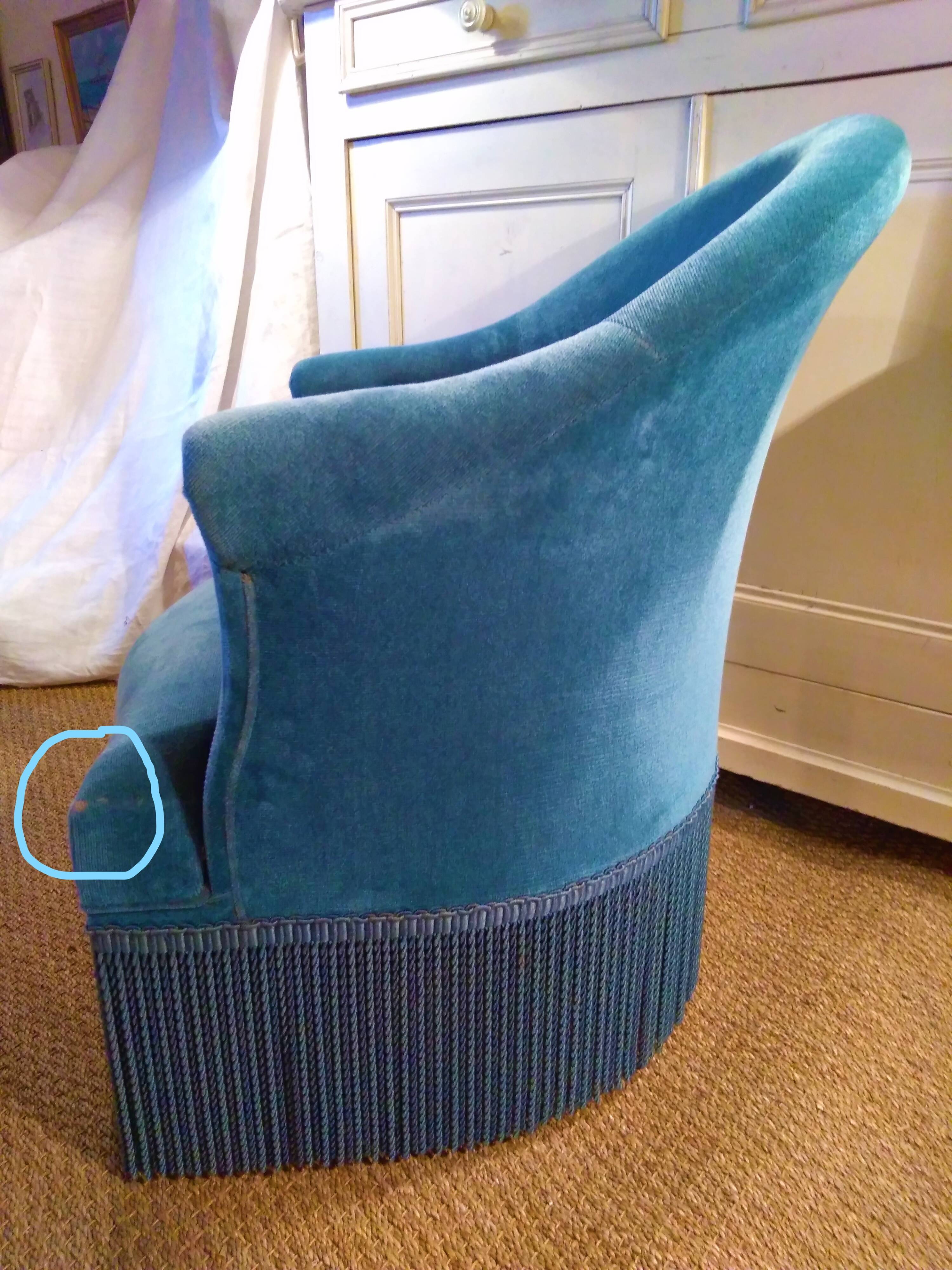 Blue toad chair, velvet