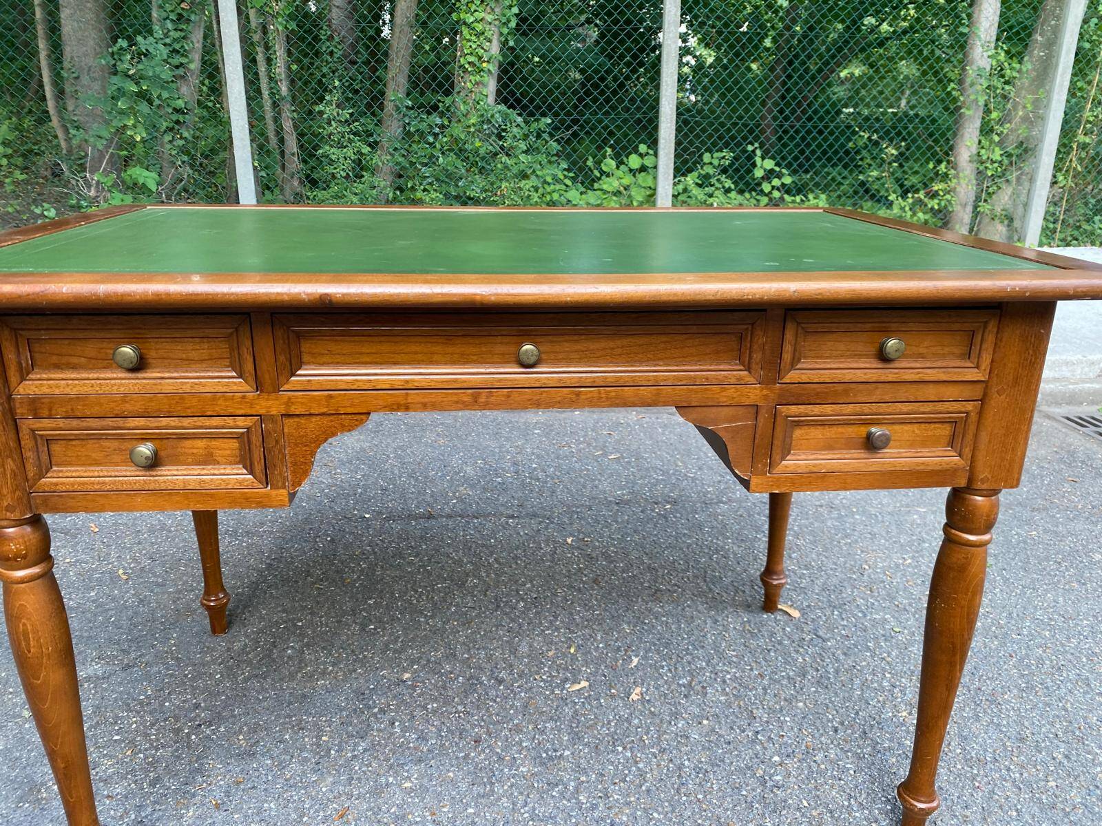 Louis XVI style desk in solid wood and green leather, 1970.